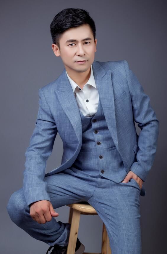 鼎業(yè)裝飾設(shè)計(jì)師-李飛